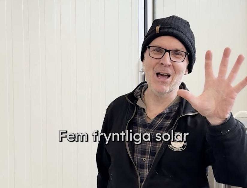 Oppigårds grundare Björn Falkeström står framför en av tankarna i Bryggeriet och berättar om hur ölet Easter Ale blev populärt genom ett TV inslag.